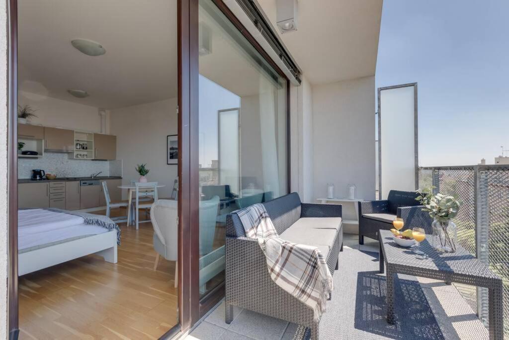 Jt'S Apartments Korunni Str. Прага Екстериор снимка
