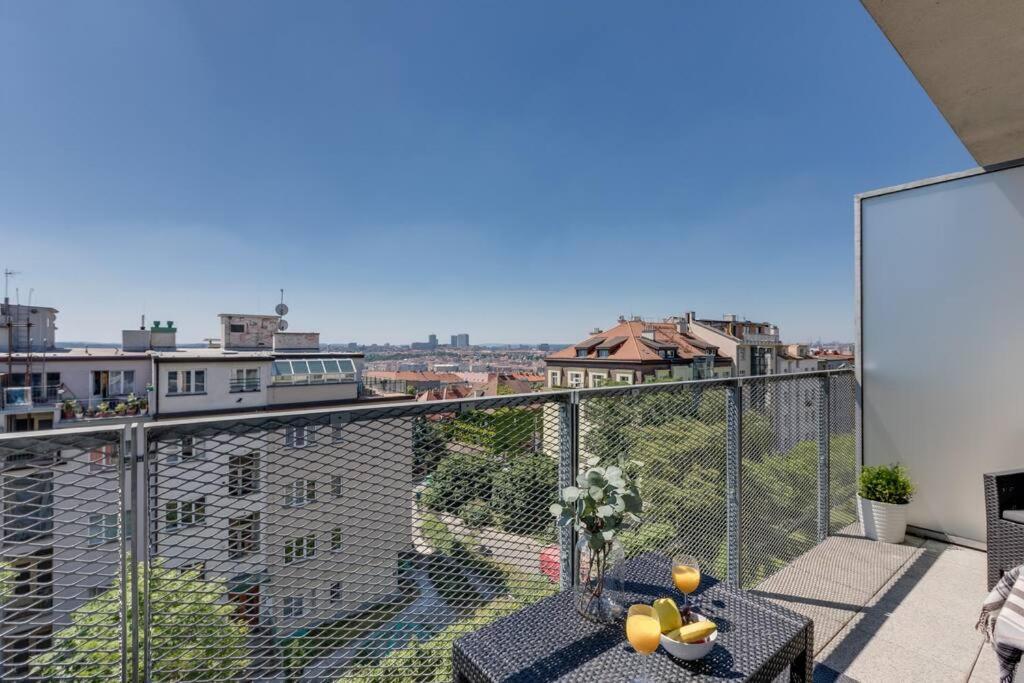 Jt'S Apartments Korunni Str. Прага Екстериор снимка