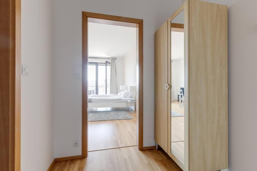 Jt'S Apartments Korunni Str. Прага Екстериор снимка