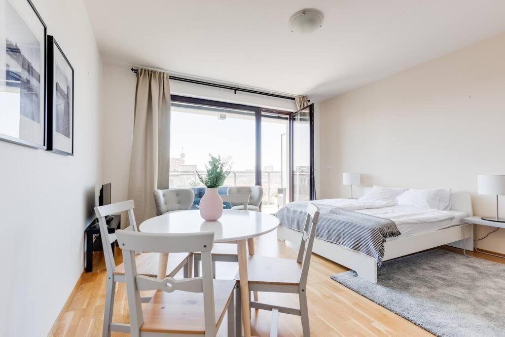 Jt'S Apartments Korunni Str. Прага Екстериор снимка