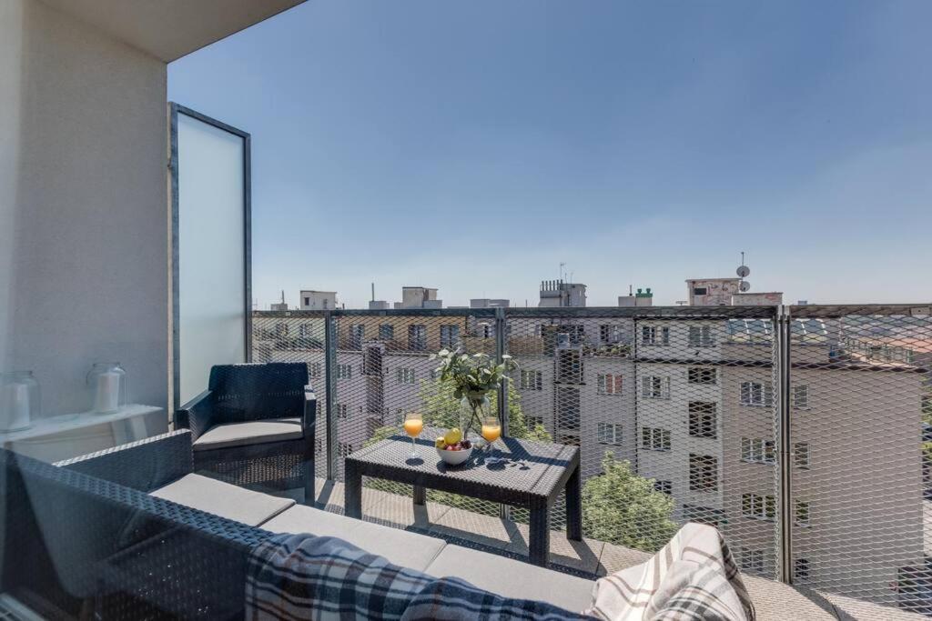 Jt'S Apartments Korunni Str. Прага Екстериор снимка