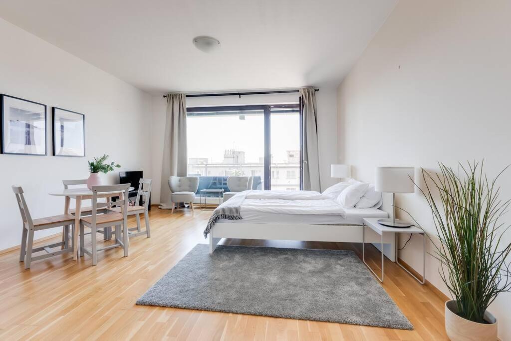 Jt'S Apartments Korunni Str. Прага Екстериор снимка