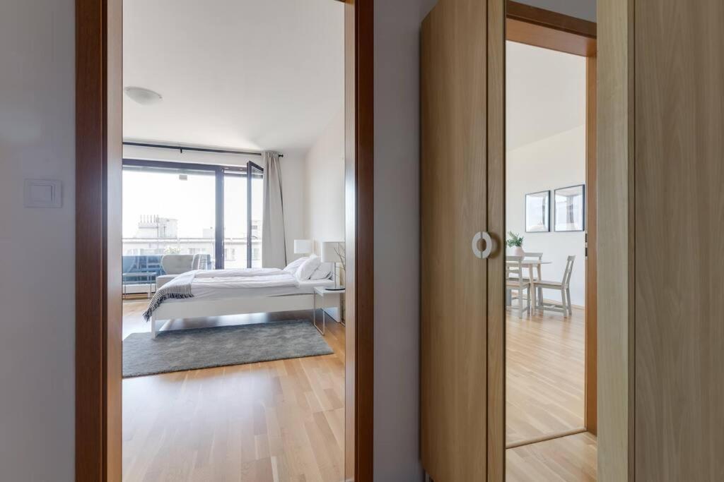 Jt'S Apartments Korunni Str. Прага Екстериор снимка