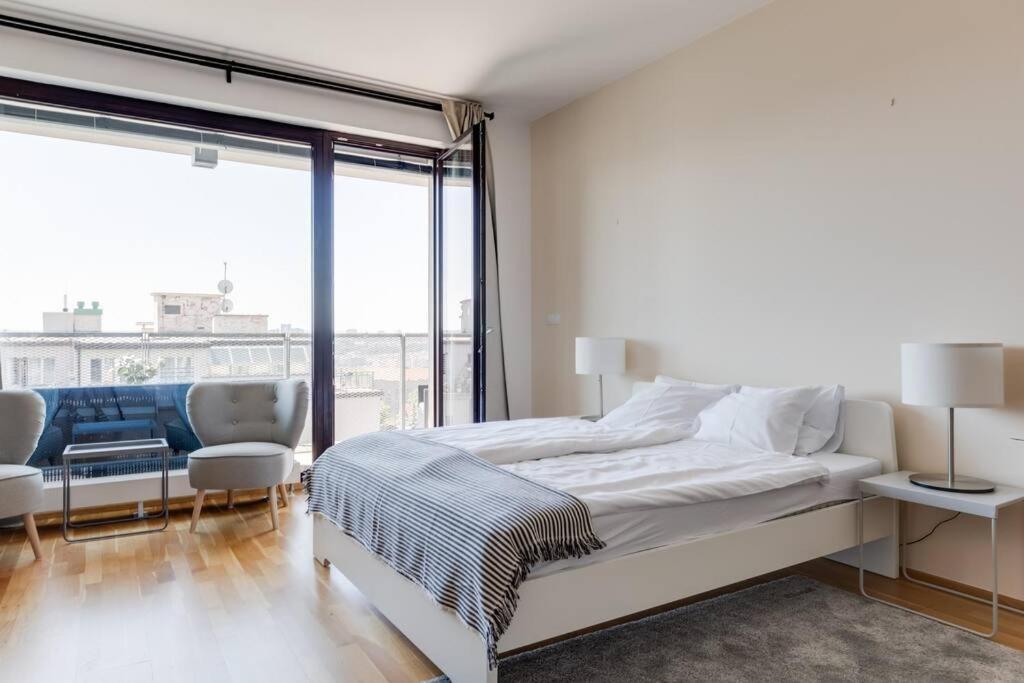 Jt'S Apartments Korunni Str. Прага Екстериор снимка
