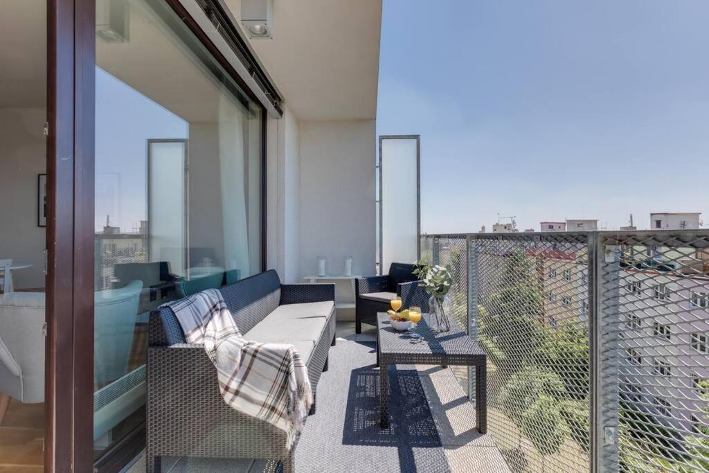 Jt'S Apartments Korunni Str. Прага Екстериор снимка