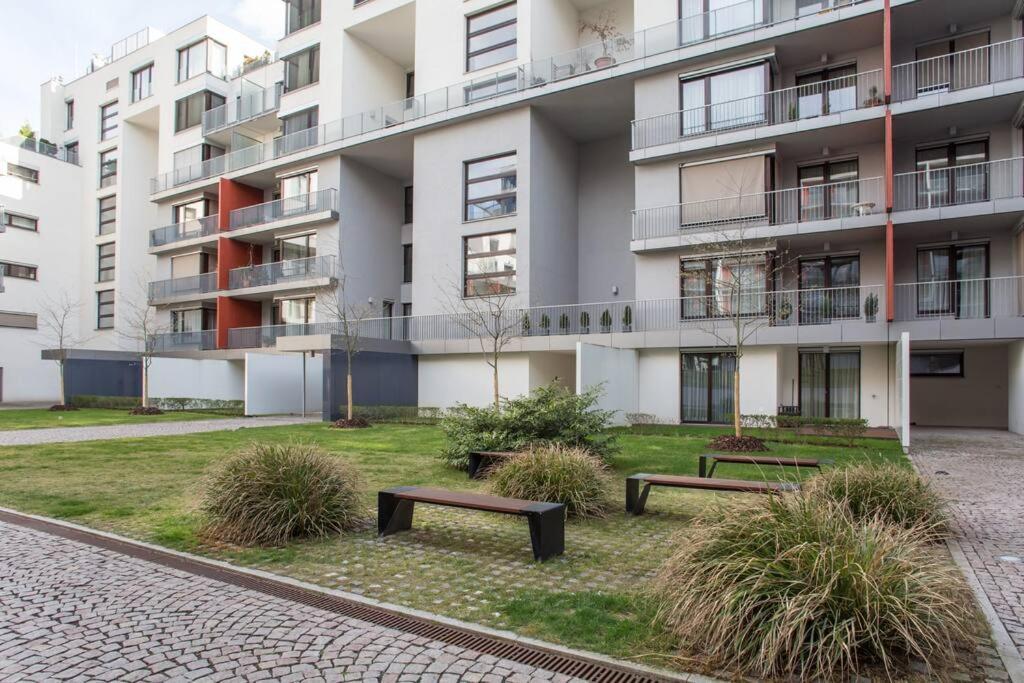 Jt'S Apartments Korunni Str. Прага Екстериор снимка