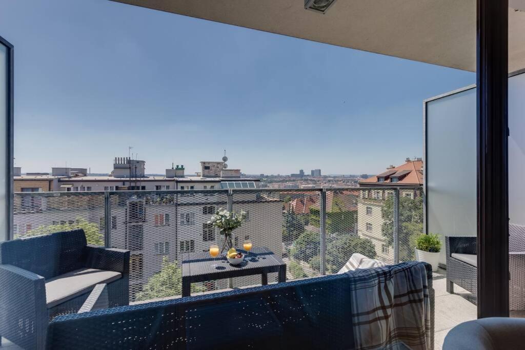 Jt'S Apartments Korunni Str. Прага Екстериор снимка